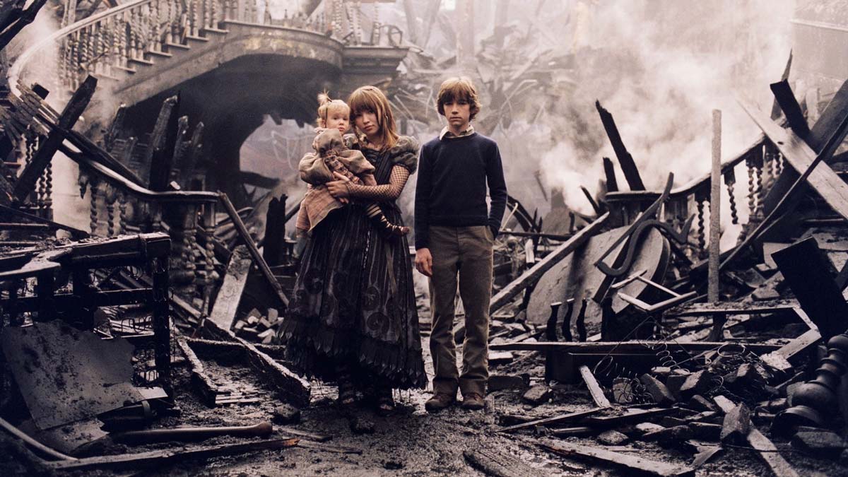 دانلود فیلم A Series of Unfortunate Events 2004 ( لمونی اسنیکتس و مجموعه حوادث ناگوار ۲۰۰۴ ) با زیرنویس فارسی چسبیده